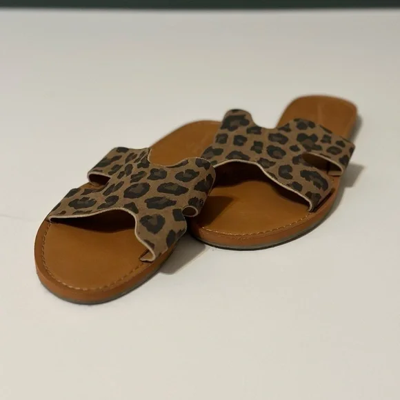 Universal Thread Leopard Print Slide Sandals Size: 5.5 - Picture 2 of 5
